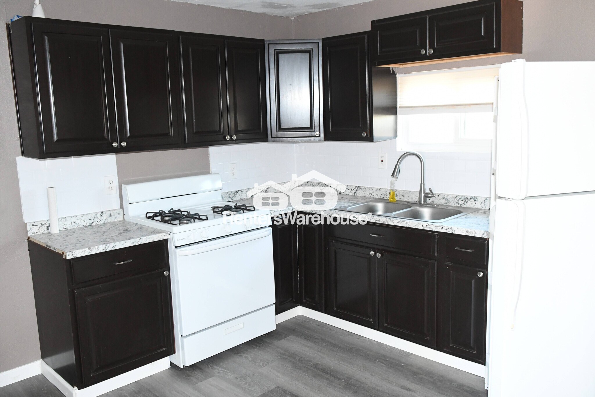 Building Photo - 210 N Casa Grande Ave
