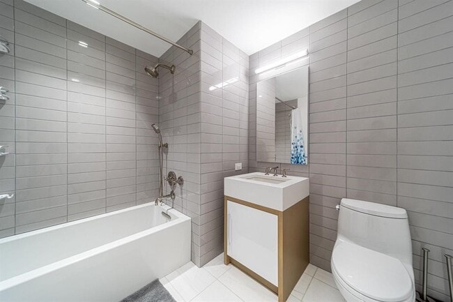 Building Photo - 75 Park Ln S