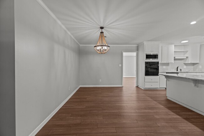 Building Photo - 105 3rd St