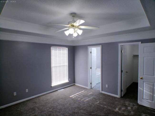 Building Photo - Amazing 4 bedrooms and 2.5 baths raised ranch located in High Ridge Manor on N Winchester Ave in ...