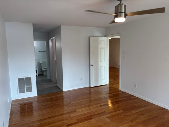 Building Photo - 60 Gingham Ln