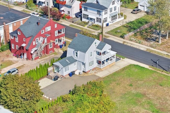 Building Photo - 12 East Ave