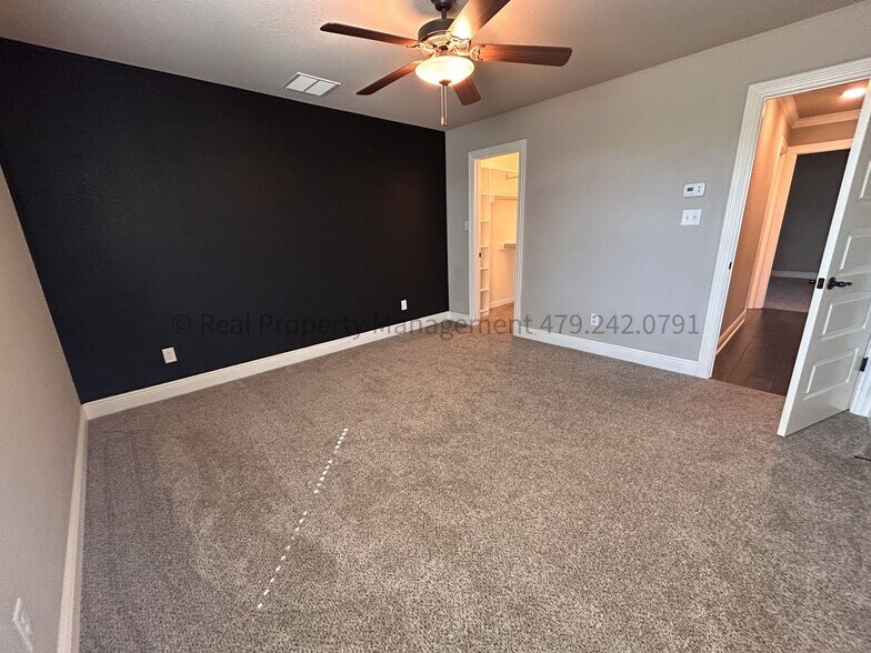 Building Photo - 8606 Gatehouse Way