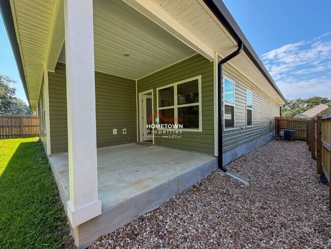 Building Photo - 220 Camellia Dr