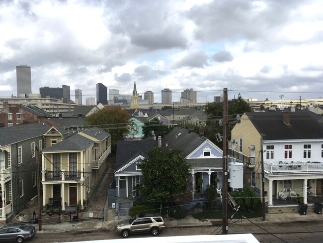 Building Photo - 1430 Melpomene St