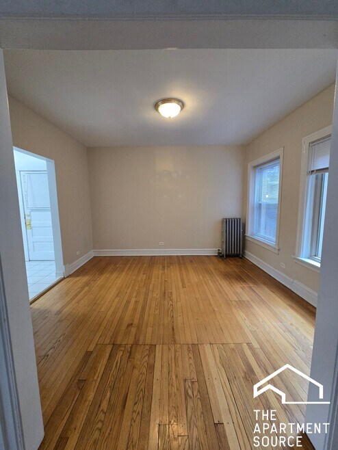 Building Photo - 834 Reba Pl