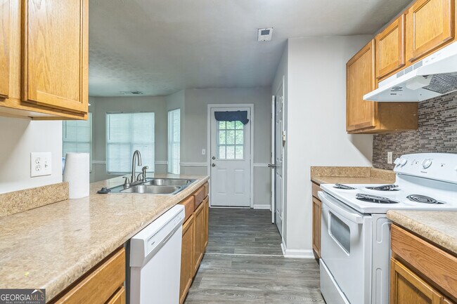 Building Photo - 5638 Fair Creek Way