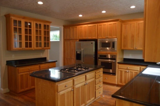Building Photo - 14674 NW Blackthorne Ln
