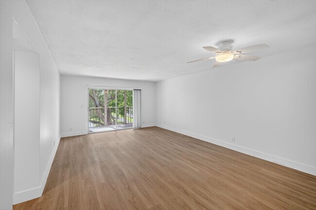 Building Photo - 14375 Strathmore Ln