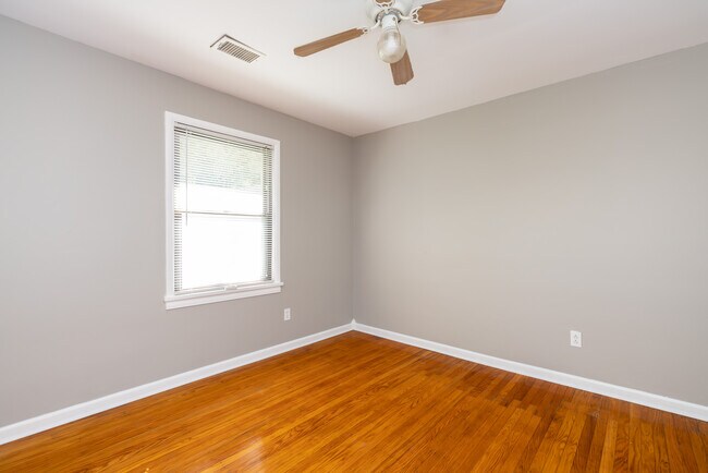 Building Photo - 7215 Earl Dr