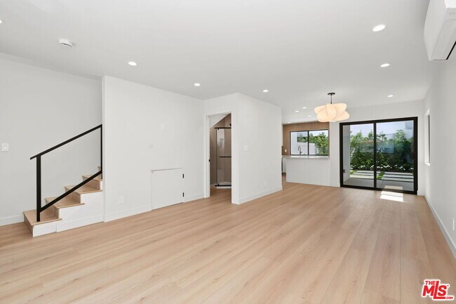 Building Photo - 5841 Whitworth Dr