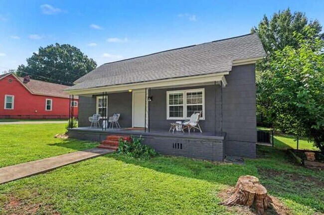 Building Photo - 2816 Yadkin Ave
