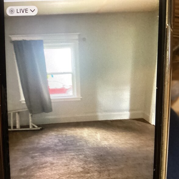 Living room - 762 Morrison St