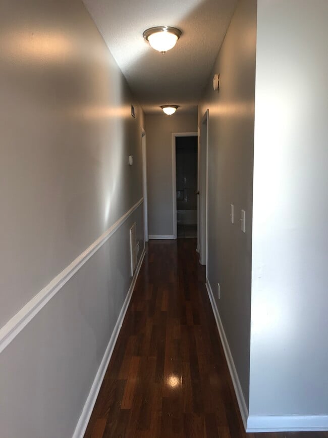 Hallway (bedrooms 2 & 3 on right, master bedroom on left) - 723 Mercer Dr
