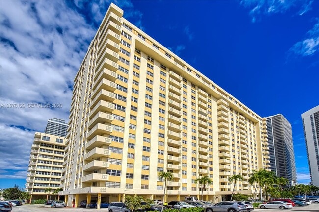 Building Photo - 1833 S Ocean Dr