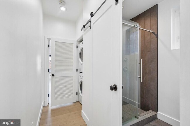 Building Photo - 633 N 64th St