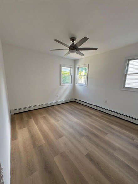 Building Photo - 542 E Pine St