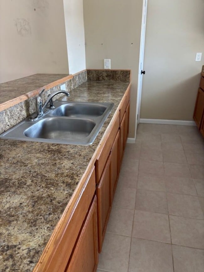 Building Photo - NEWER RANCH STYLE 2 BEDROOM DUPLEX HOMES FOR LEASE!