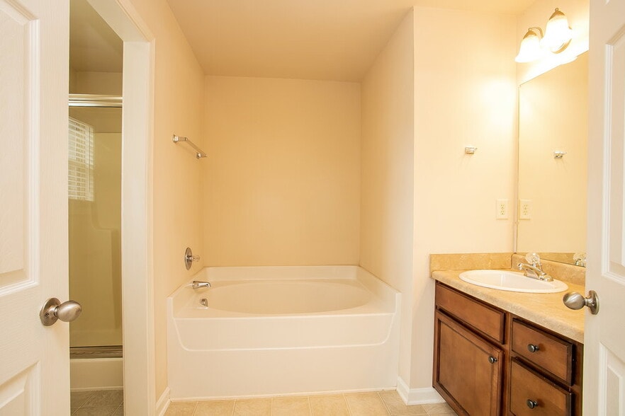 Building Photo - 2279 Baywood Tree Ln