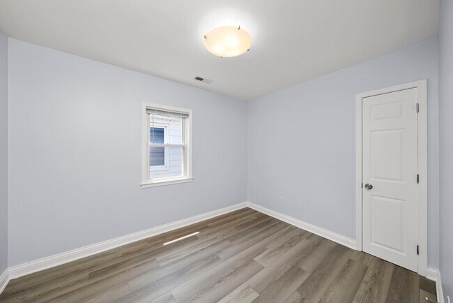 Building Photo - 3055 N Nordica Ave