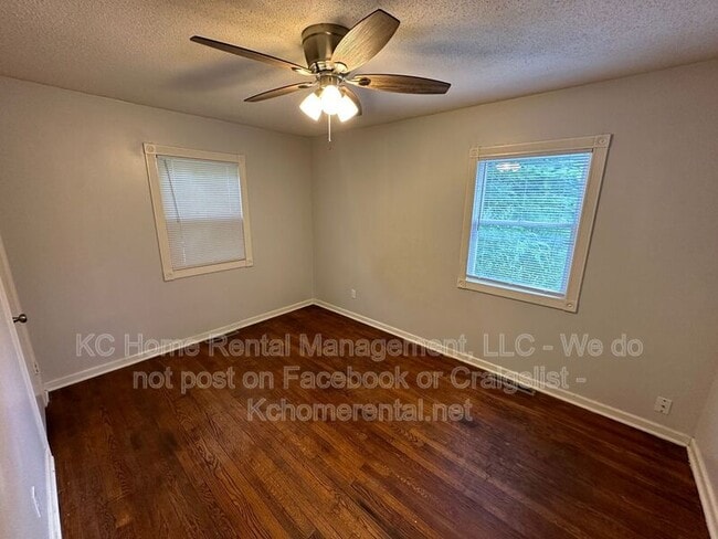 Building Photo - 10700 E 28th Terrace S