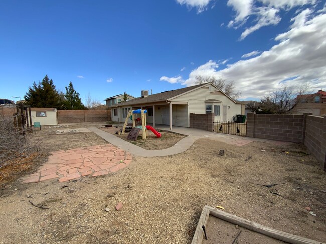 Building Photo - 3 Bedroom Single Story Home Available HWY ...