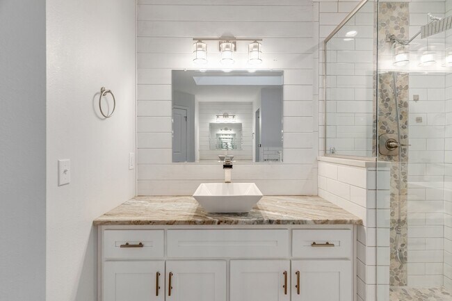 Building Photo - Beautifully Updated Home in Navarre!
