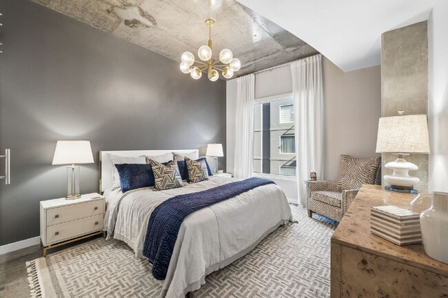 Building Photo - Move-In Ready ICON Condo in The Gulch, Designer Furnished Option, Rare Same-Floor Parking, 2BR wi...