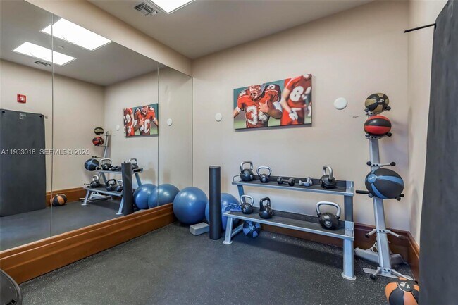 Building Photo - 1050 Brickell Ave