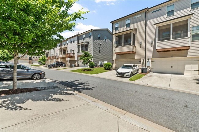 Building Photo - 4435 Donahue Ave