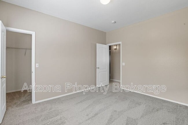Building Photo - 2219 N 92nd Dl
