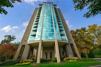Building Photo - 3300 Windy Ridge Pkwy SE