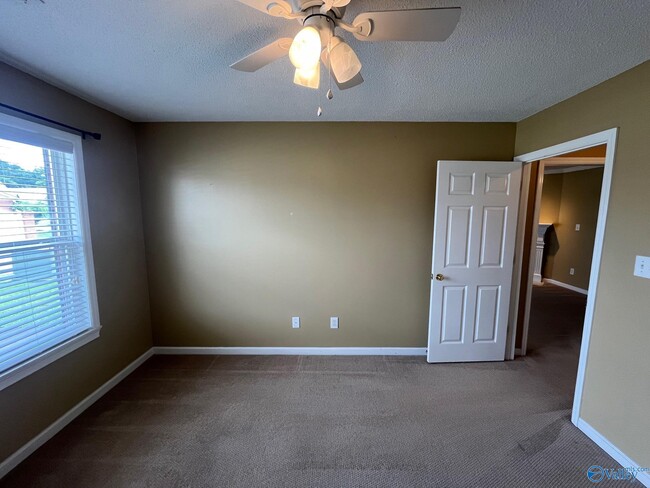 Building Photo - 3241 Fieldstone Dr SW