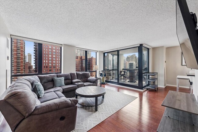 Building Photo - 1122 N Clark St