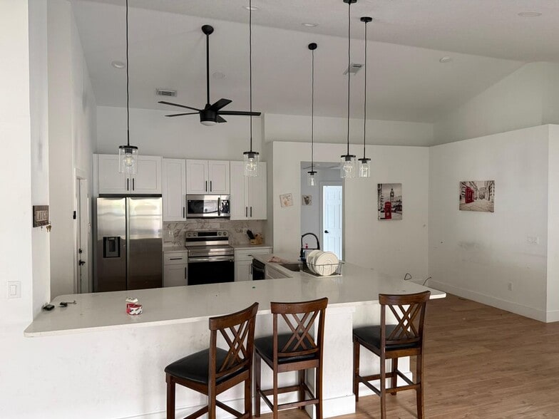 Building Photo - 15909 Green Cove Blvd