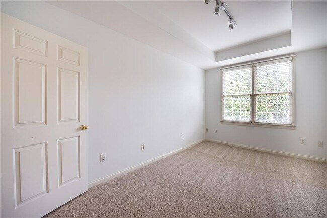 Building Photo - 1735 W Peachtree St NE