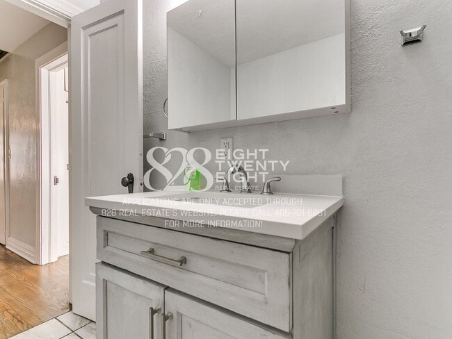Building Photo - *COMING SOON - TOURS EXPECTED TO BEGIN 6/5/26* 2 Bed/2 Bath Duplex Close to Campus Corner!