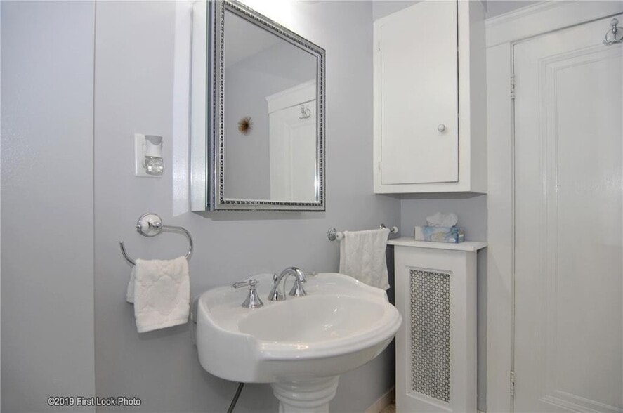 Building Photo - 129 Lancaster St