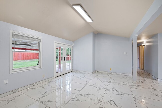 Building Photo - 5718 Greencraig Dr
