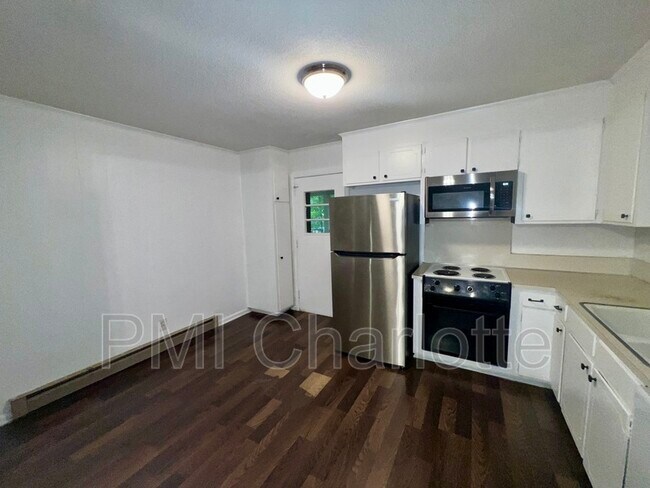 Building Photo - 3017 Arnold Dr