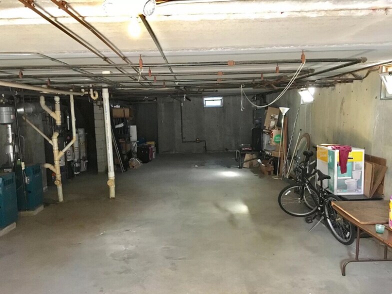 Building Photo - 122 Sycamore St