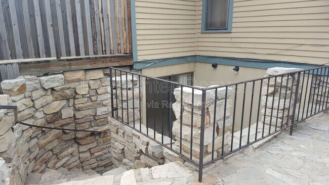 Building Photo - 1118 6th St