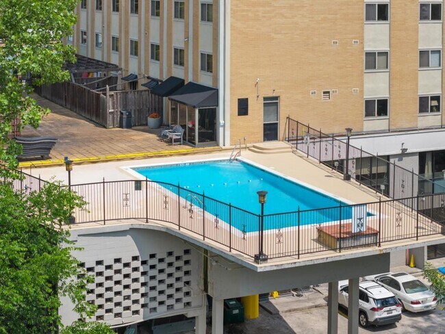Building Photo - 2285 Peachtree Rd NE