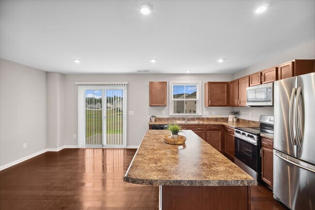 Building Photo - ?Beautifully F?resh Painted Carpetless 4-B...