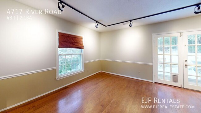 Building Photo - Bethesda/Friendship Heights Four Bedroom I...