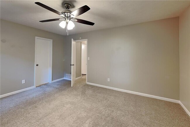 Building Photo - 4094 Maxanne Dr NW