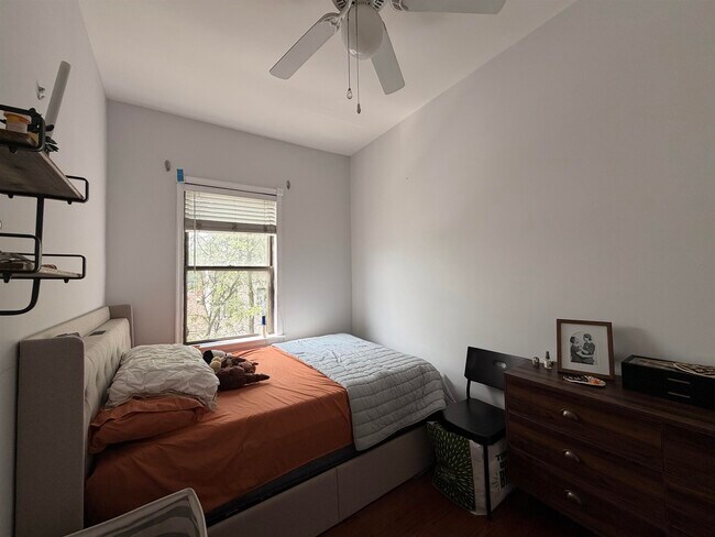 Building Photo - 420 2nd St