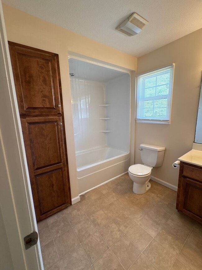 Building Photo - 307 Forrestwood Dr