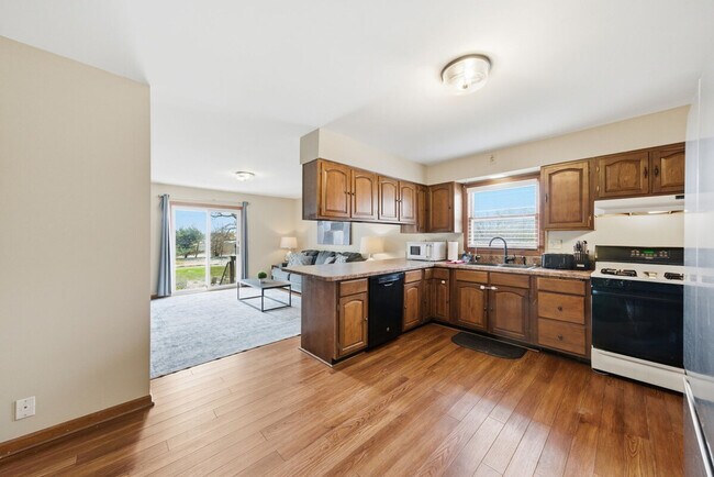 Building Photo - 1212 Johnston Dr