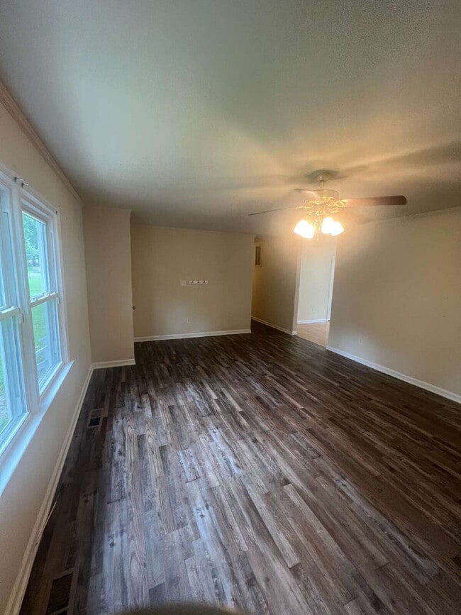 Building Photo - Charming 3-Bedroom Home in Stonewall Estat...